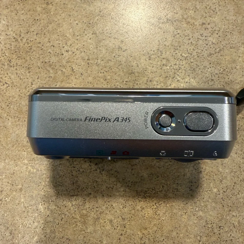 *PARTS OR REPAIR* Fujifilm Fuji Finepix A345 4.1MP Digital Camera